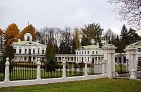 The estate Serednikovo